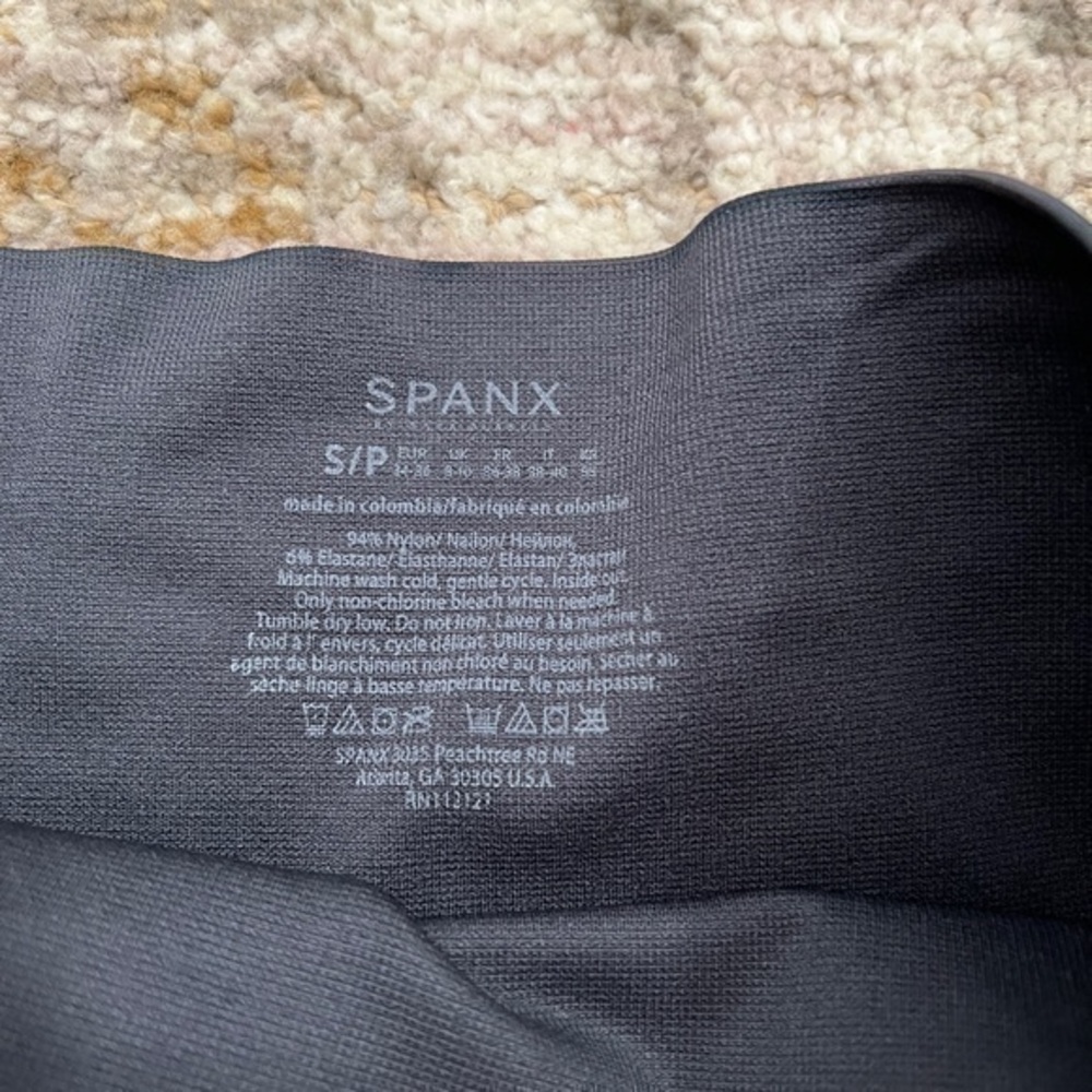 SPANX Look At Me Now Seamless Cropped Camo Athletic Leisure Leggings - Picture 6 of 8